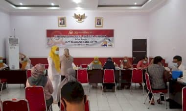 Peringati HUT Bhayangkara ke-75, Polres Buton Gelar Vaksinasi Covid-19 Secara Massal