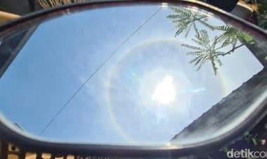 Fenomena Halo Matahari Muncul di Langit Surabaya