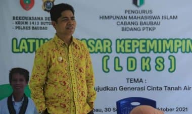 Bupati Buton Bawa Materi Tentang Ideologi Pancasila dalam Kegiatan LDKS di Kompi A Yonif 725