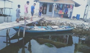 Nelayan Bajo Bahari Temukan Bodi Ketinting Berwarna Biru Tanpa Awak