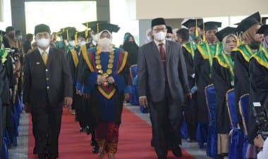 Hadiri Wisuda XVI UM Buton, La Bakry Harap Alumni Mampu Bersinergi Membangun Daerah