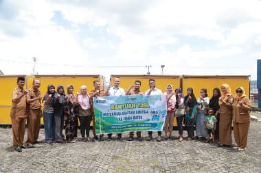 PLN Peduli Salurkan 10 Gerobak UMKM, Bupati Buton Apresiasi Kolaborasi Dorong Ekonomi Rakyat