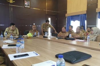 Wakil Bupati Buton Tekankan Pentingnya Basis Data Digital Terintegrasi saat Pimpin Rapat Evaluasi PAD