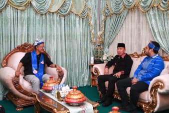 Bupati Buton Jemput Kedatangan Menteri Pekerjaan Umum di Bandara Betoambari Baubau