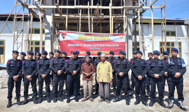 Sambut HUT Ke 77 Brimob Polri, Batalyon B Pelopor Sat Brimobda Sultra Bersihkan Masjid