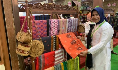 Dekranasda Buton Pamerkan Kain Tenun dan Anyaman Nentu di Kriya Nusa 2024