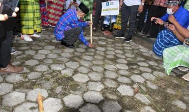Buka Turnamen Permainan Tradisional, Wali Kota Baubau Main Lojo