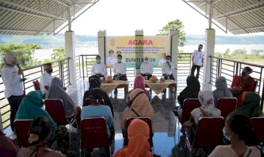 Pemkab Buton Beri Bantuan Lapak untuk PKL Pasar Kaloko