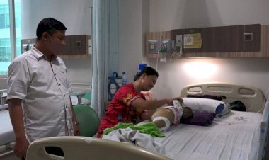 Akibat Banjir, Seorang Ibu di Kalsel Melahirkan di Perahu