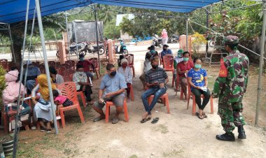 Babinsa Koramil 1413-03/Kapontori Sosialisasi Program Vaksin Covid-19 di Desa Watumotobe