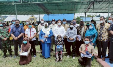 Pembagian Seragam Sekolah Gratis Dituding Tak Sesuai RAB, Ini Tanggapan La Bakry