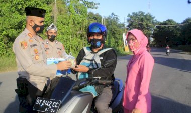 Wujud Kepedulian di Bulan Ramadhan, Polres Buton Berbagi Takjil dan Masker