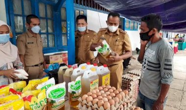 Disperindag Baubau Gelar Pasar Murah di Halaman Kantornya