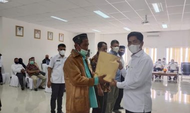Bupati Kucurkan Rp926 Juta untuk Pembangunan 17 Masjid di Buton