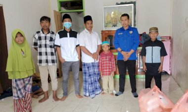 “Jumat Berkah”, KNPI Buton Bersama TM Group Gelar Giat Amal