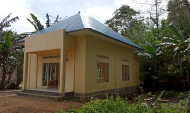 Pembangunan Gedung Serbaguna di Desa Warinta Hampir Rampung