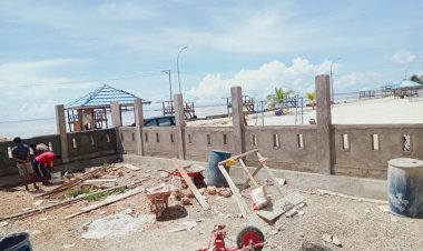 Guna Memberikan Rasa Aman dan Nyaman, Pemdes Wasampela Bangun Pagar Puskesmas