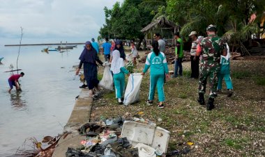 DFW Gandeng Para Pelajar Gelar Aksi Bersih-bersih Pantai di Wabula
