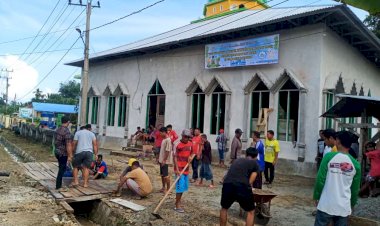 Sambut Ramadhan 1443H, Warga Desa Mabulugo Bersih-bersih Masjid