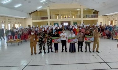 Kodim 1413 Buton Salurkan 3.000 Paket BLT Minyak Goreng Kepada Warga