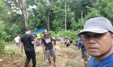 Kades Mantowu Pimpin Bersih-bersih TPU Bersama Bumdes Lawulelu Jaya dan Warga