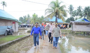Bupati Buton Tinjau Korban Banjir di Kecamatan Lasalimu
