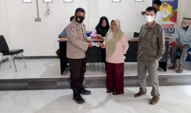 Pemdes Tumada Bagikan BLT-DD Sekaligus Lakukan Vaksinasi Massal