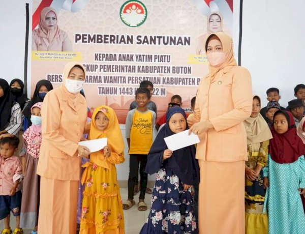 Dharma Wanita Kabupaten Buton Santuni Anak Yatim Piatu