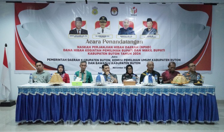 Pemda Bersama KPU dan Bawaslu Kabupaten Buton Tandatangani NPHD Pemilu 2024