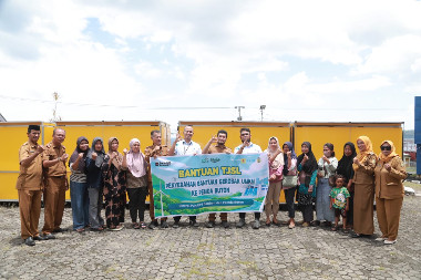 PLN Peduli Salurkan 10 Gerobak UMKM, Bupati Buton Apresiasi Kolaborasi Dorong Ekonomi Rakyat