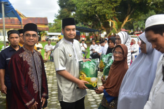 Gelar Pasar Murah Bersubsidi di Kapontori, Bupati Alvin Pastikan Pendistribusian Merata dan Adil