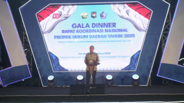 Bupati Buton Hadiri Gala Dinner Rakornas Produk Hukum Daerah di Kendari